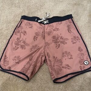 Vuori Men’s Cruise Board Short size 34